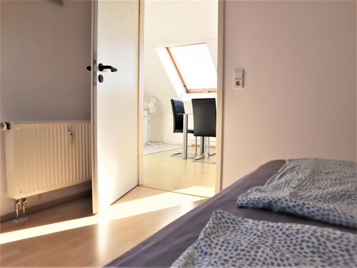 Kuschelige Dachgeschosswohnung Am Clarapark 라이프치히 외부 사진
