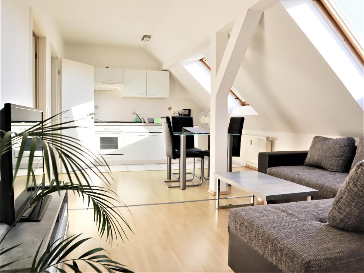 Kuschelige Dachgeschosswohnung Am Clarapark 라이프치히 외부 사진