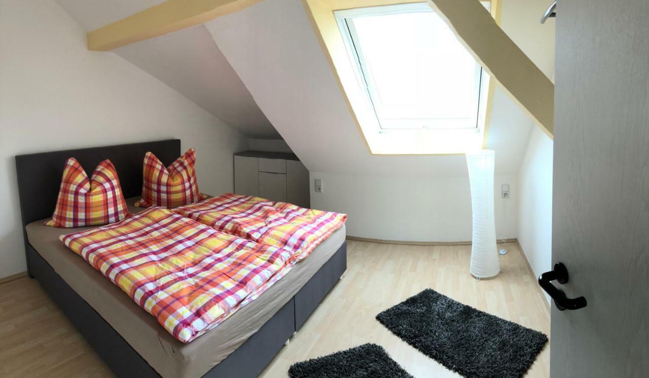 Kuschelige Dachgeschosswohnung Am Clarapark 라이프치히 외부 사진