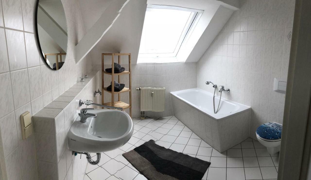 Kuschelige Dachgeschosswohnung Am Clarapark 라이프치히 외부 사진